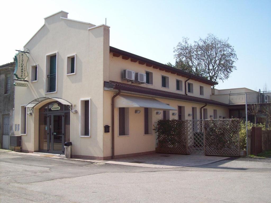 Residenza Stazione Bonferraro Εξωτερικό φωτογραφία